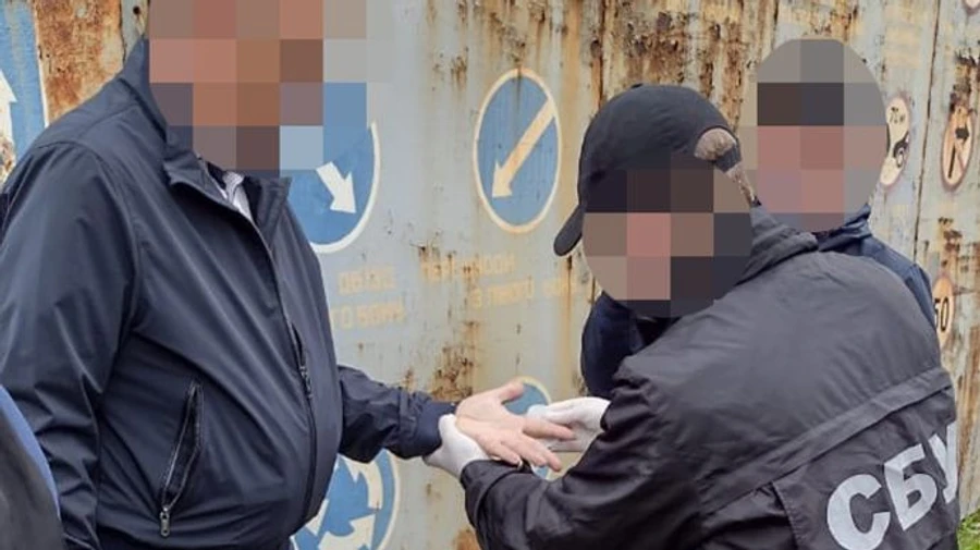 Керівництво оборонного заводу у Львові спіймали з хабарем  