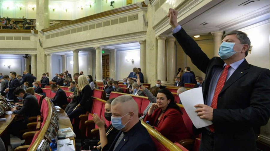 Передноворічний рейтинг партій: Слуга народу вперше за 2 роки не перша