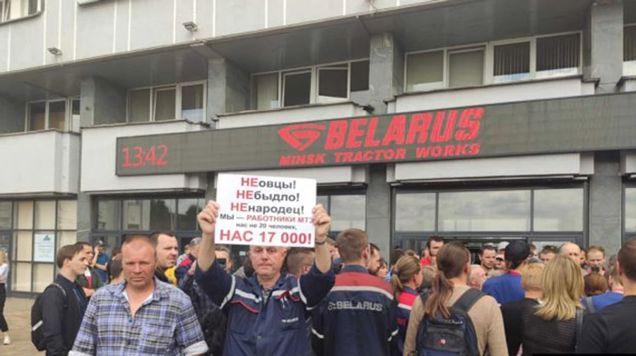 Тисячі робітників тракторного заводу пішли маршем до центру Мінська