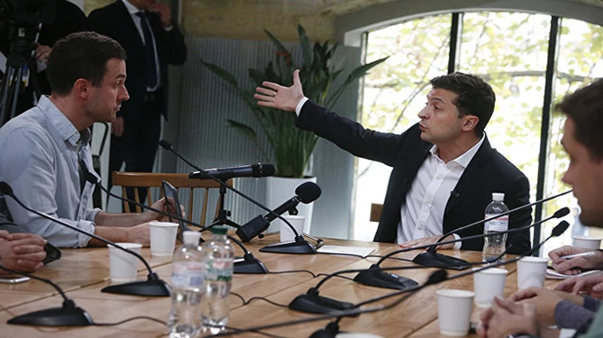 Видання Шарія акредитували на пресконференцію до Зеленського, низку ЗМІ – ні