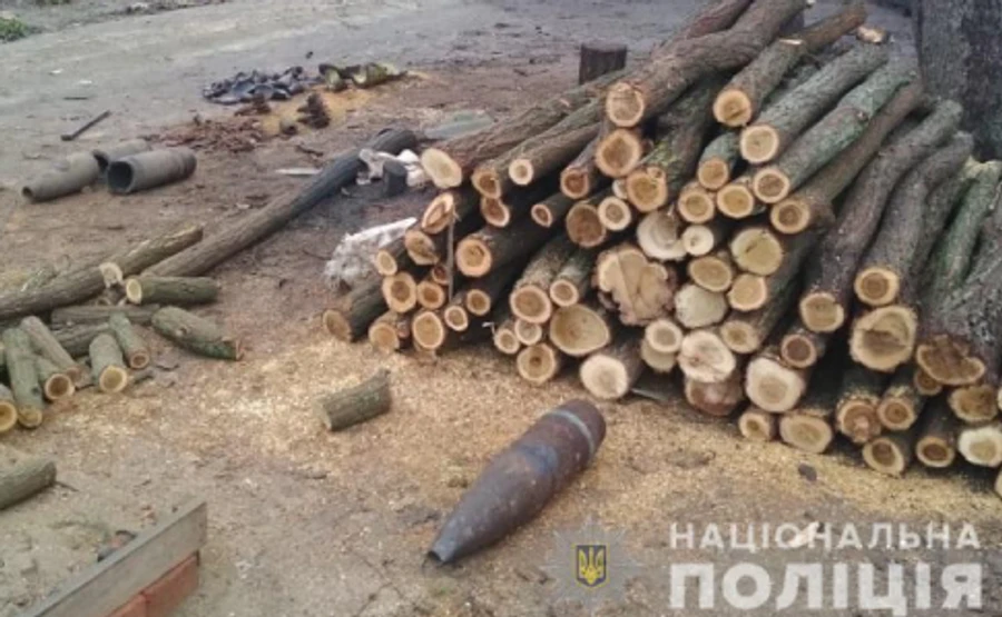 У двір приватного будинку на Львівщині прилетів снаряд, йде слідство