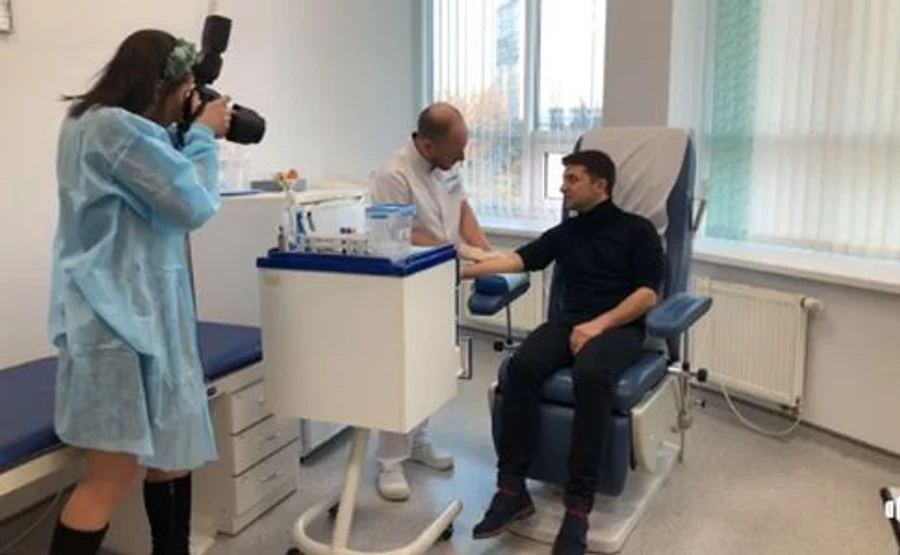 У Порошенка хочуть аналізу волосся Зеленського: Наркотики зберігаються 90 днів