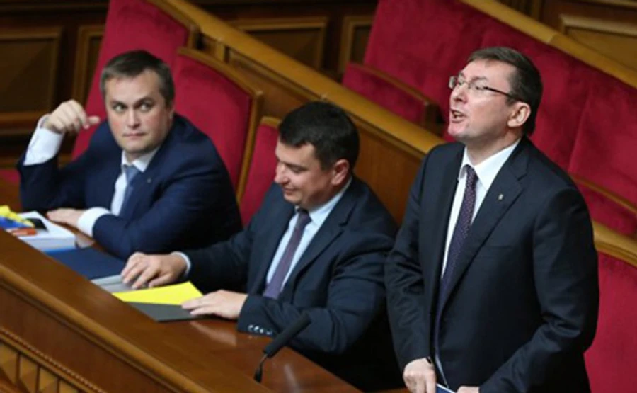 Луценко о сохраненной должности Холодницкого: не будем возвращаться во времена Пшонки