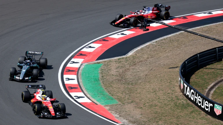 Британець Расселл виграв спринт у Китаї, обидві Ferrari заїхали на подіум