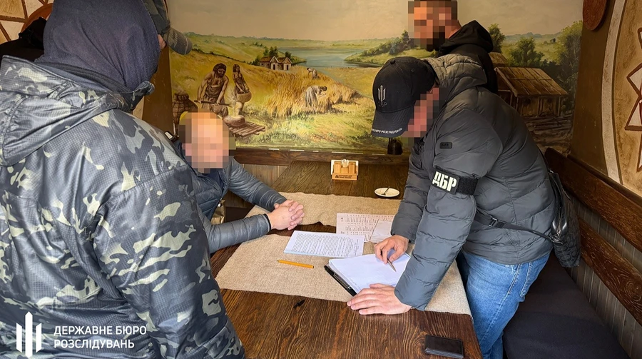 Суд взяв під варту посадовця Укрзалізниці, якого спіймали на вимаганні 100 тисяч доларів