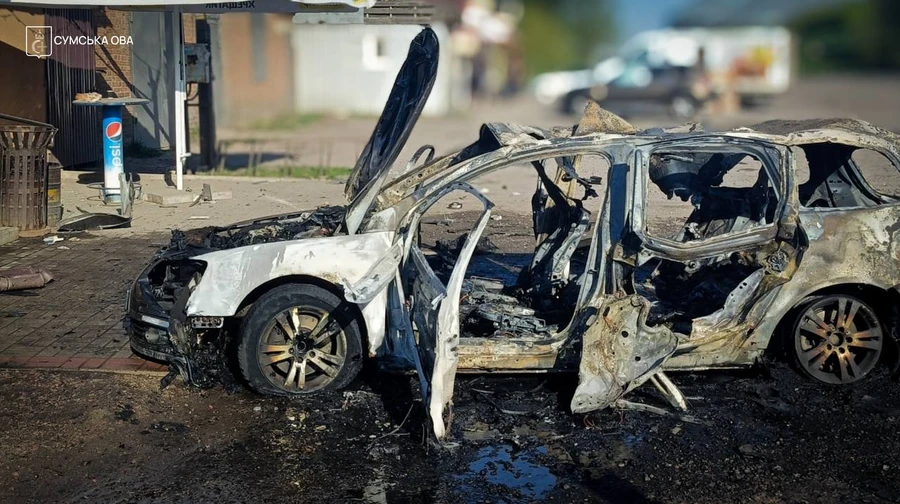 Водитель вышел за кофе и выжил: россияне утром уничтожили автомобиль в Сумской области