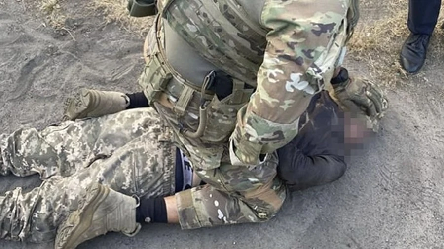 СБУ затримала дніпрянина, який видавав себе за військового, щоб шпигувати за ЗСУ