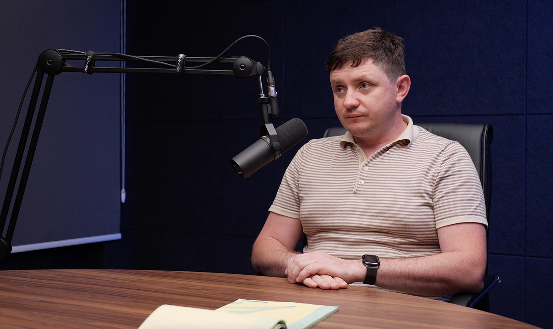 Міноборони нагадує зашторену з усіх боків кімнату, в якій сидить сивий волохатий звір – голова антикорради МОУ