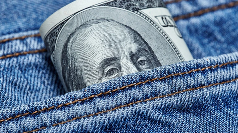 Что произошло с курсом доллара, что делает НБУ и какими могут быть последствия