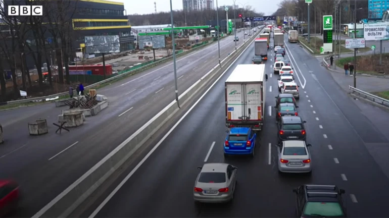 Жителі Києва почали провертатись додому, влада каже – варто почекати 