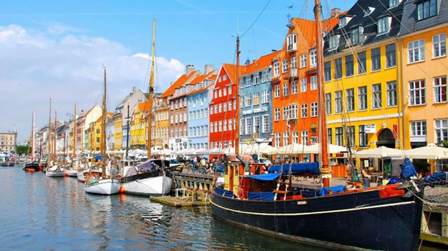 Дания возвращает карантинные ограничения из-за всплеска Covid