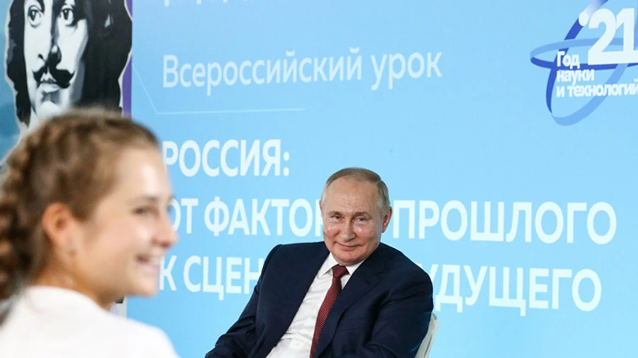 Путин устроил школьникам урок истории и запутался: поправил знающий ученик