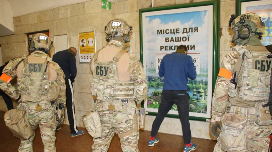 СБУ показала ночные антитеррористические учения в метро Киева