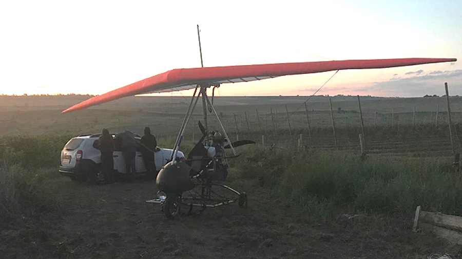 Пограничники поймали контрабандистов, которые на дельтаплане бомбили Румынию