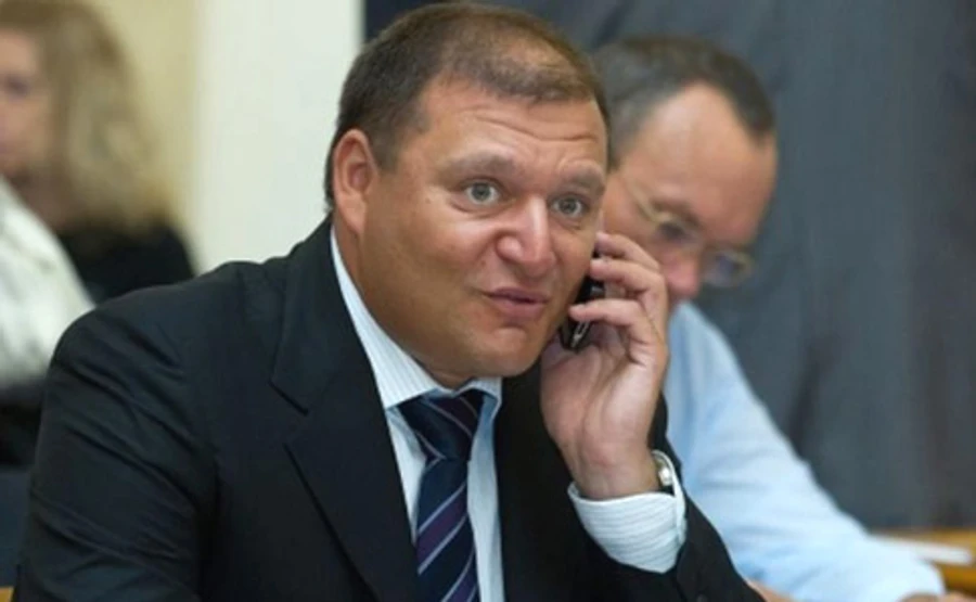 Добкін прийшов в Раду з тривожним чемоданчиком