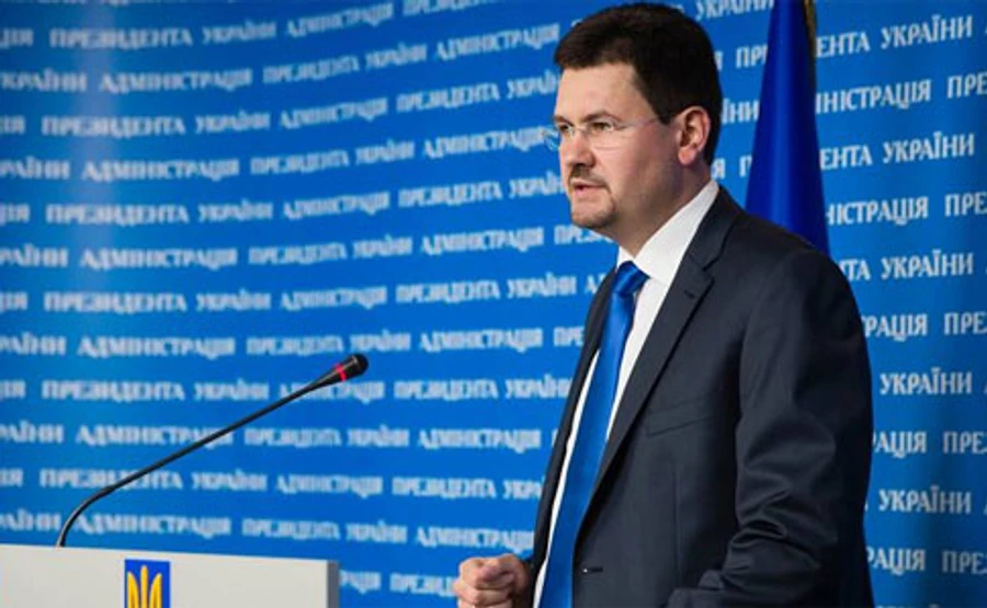 Порошенко доручив перевірити на люстрацію свого прес-секретаря та інших