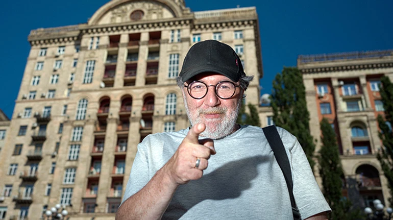 Борю, діамантова каблучка впала в унітаз. Про що мовчить будинок із зіркою на Хрещатику