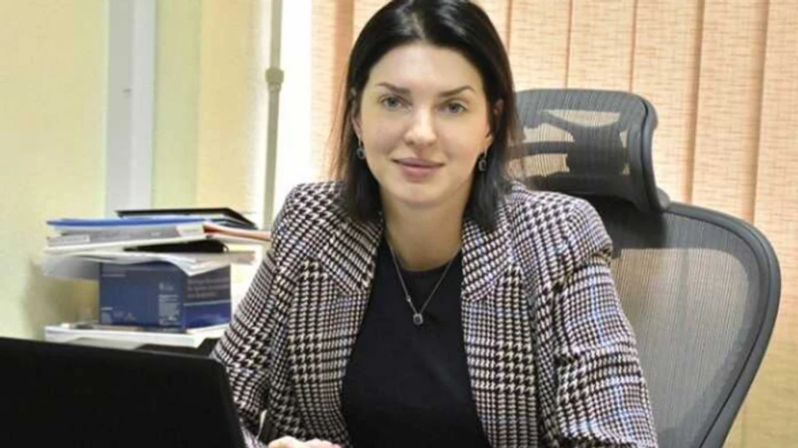 ЗМІ: Мати чиновниці Шевченківського суду Києва оформила російський паспорт і платить податки в РФ