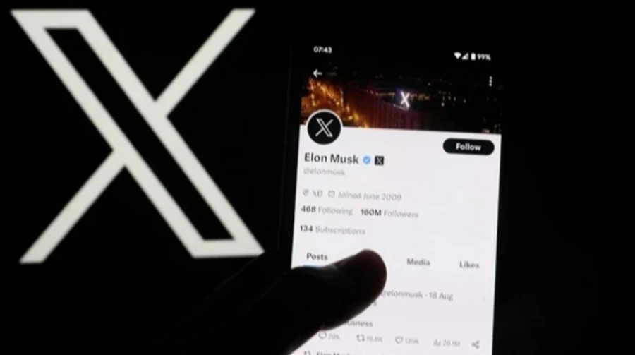 In the US, they are asking to remove Musk's social network from the applications because of Grok's pornography