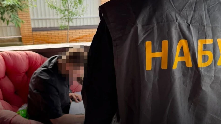 НАБУ і САП підозрюють співробітника СБУ в підбурюванні бізнесмена дати хабар