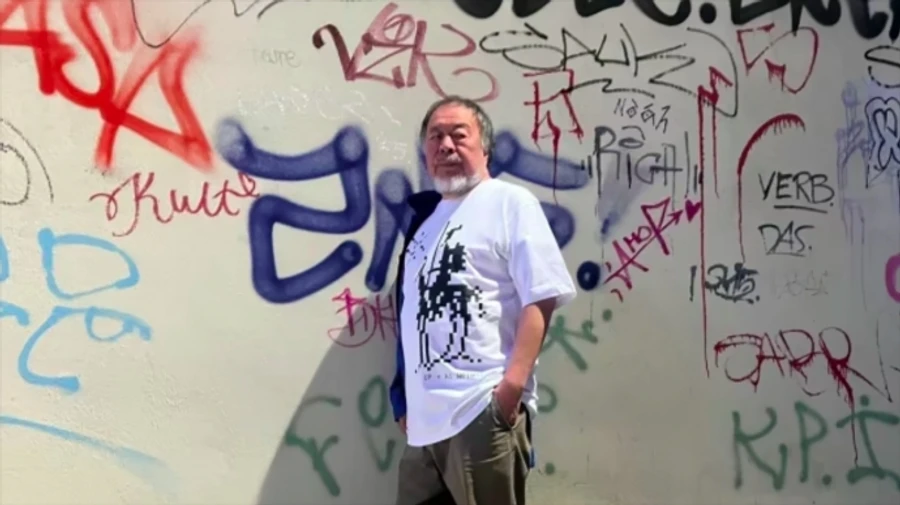 Всесвітньо відомий художник Ай Вейвей отримав футболку УП з Дон Кіхотом і поділився фото