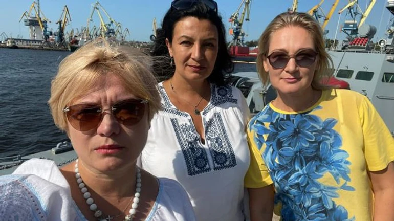 У Євросолідарності заявили, що влада не випустила трьох депутаток до США