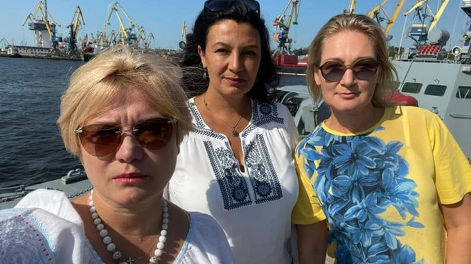 В Евросолидарности заявили, что власть не выпустила трех депутатов в США