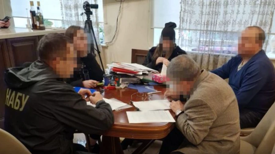 САП: Руководству Минобновления пытались дать взятку квартирами