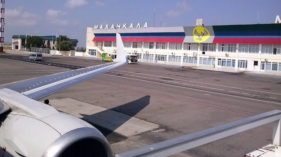 Из-за беспорядков в аэропорту Дагестана пострадали 20 человек