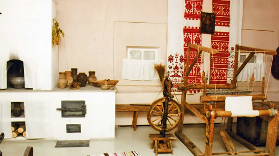 Russians looted Nova Kakhovka's Historical Museum and took everything away to Crimea