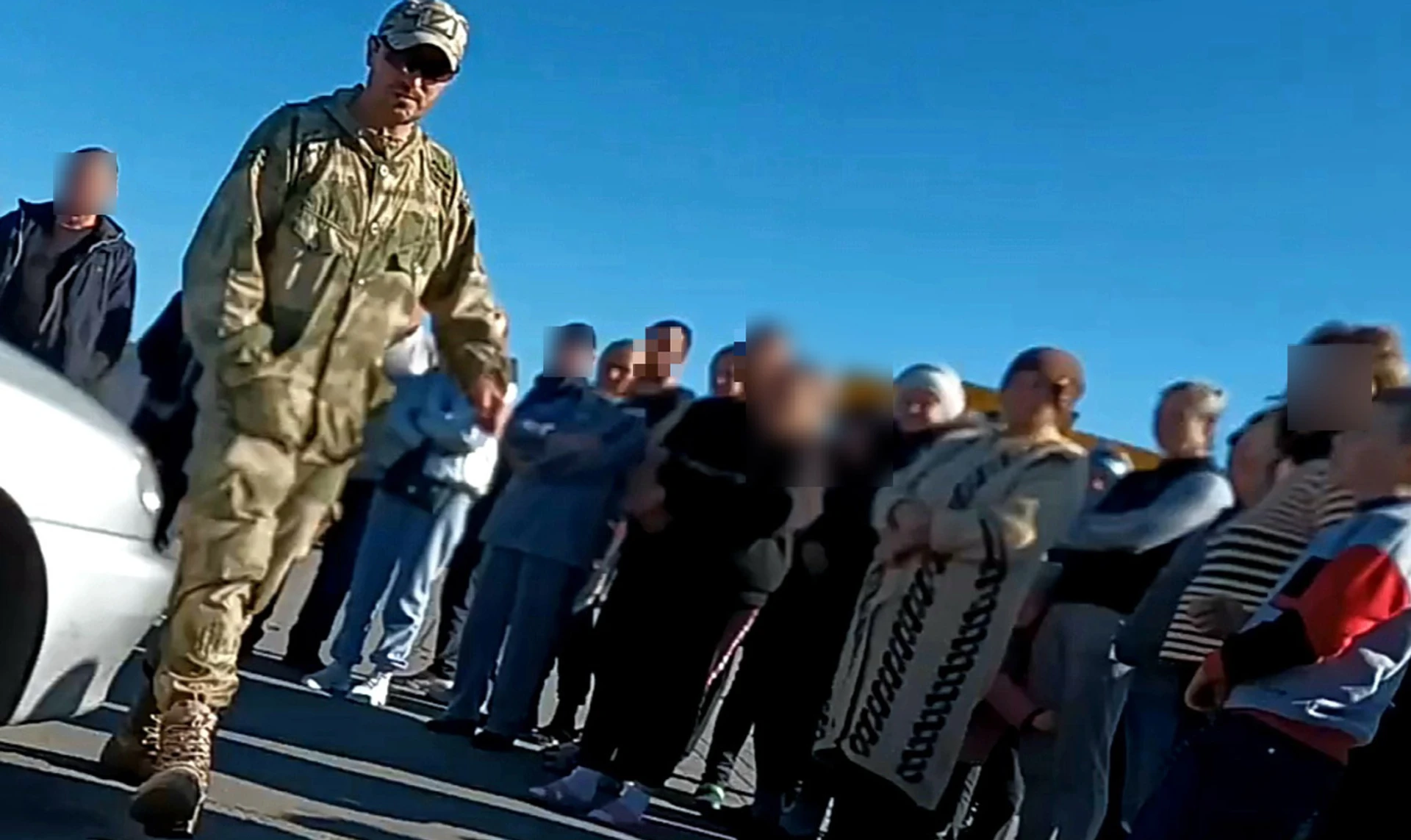 Два тижні в черзі. Як українці виїжджають з окупованих росіянами територій