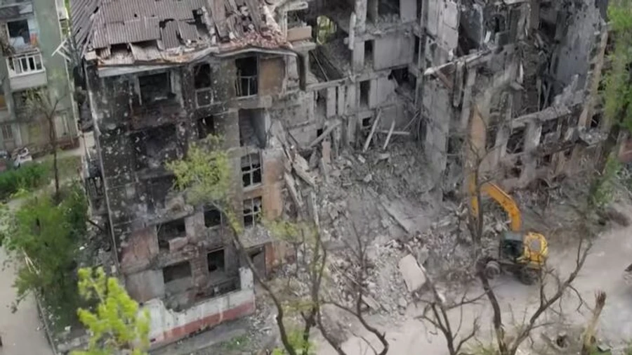 Маріуполь: окупанти ховають загиблих у братських могилах, технічна вода замість питної, черги за шматком хліба