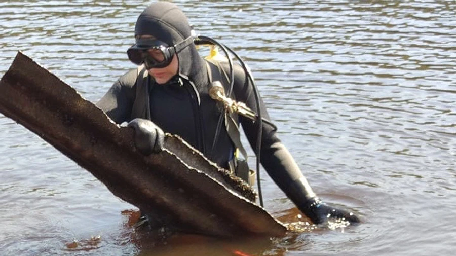 В Киеве проверяют дно акваторий пляжей: ищут взрывоопасные предметы