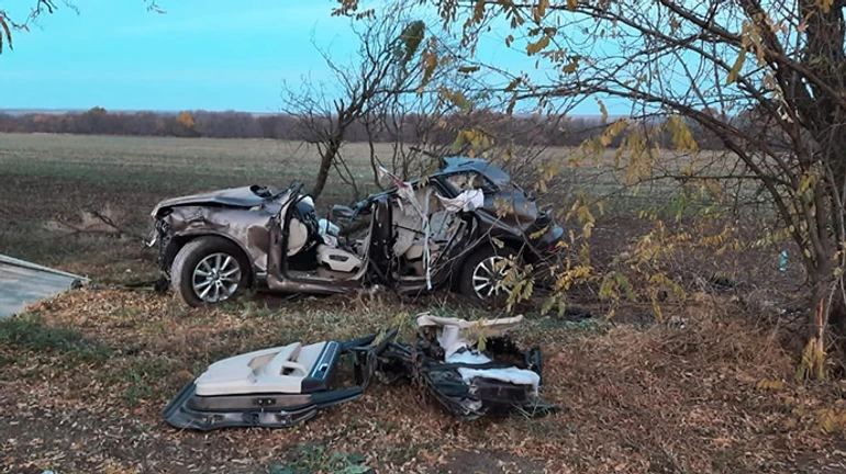 15-річний підліток за кермом врізався в дерево: 4 загиблих, 2 травмованих