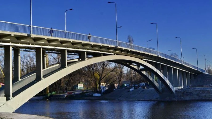 У Києві під мостом у Гідропарку знайшли міну 