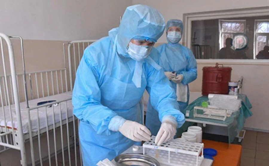 Українці зібрали 5 млн гривень на лікування медиків, хворих на COVID-19 – МОЗ