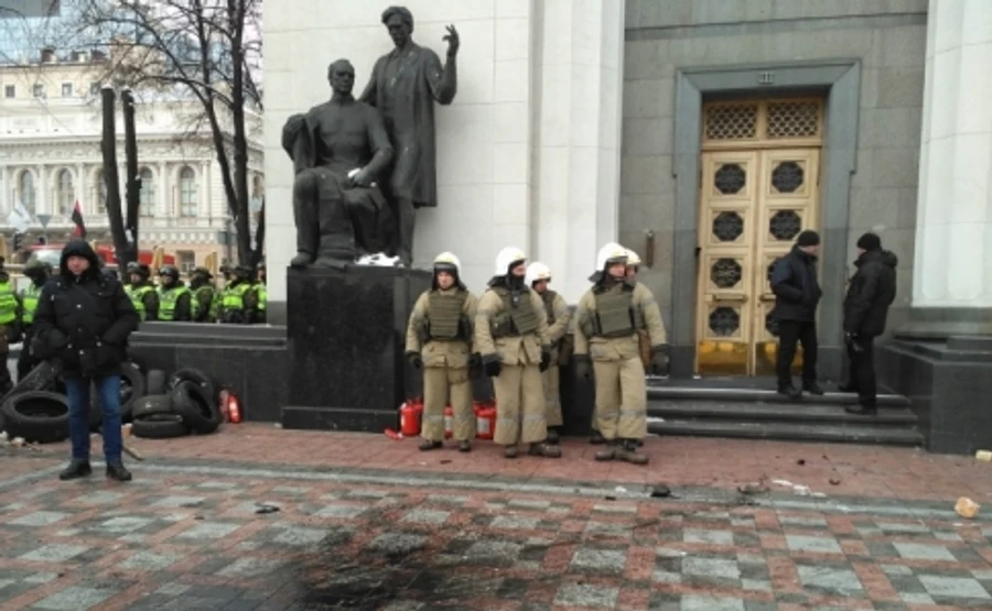 Парасюк та Семенченко розповіли свою версію подій під ВР