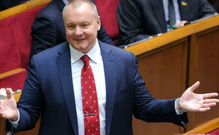 Артеменко с несколькими паспортами внес закон о двойном гражданстве