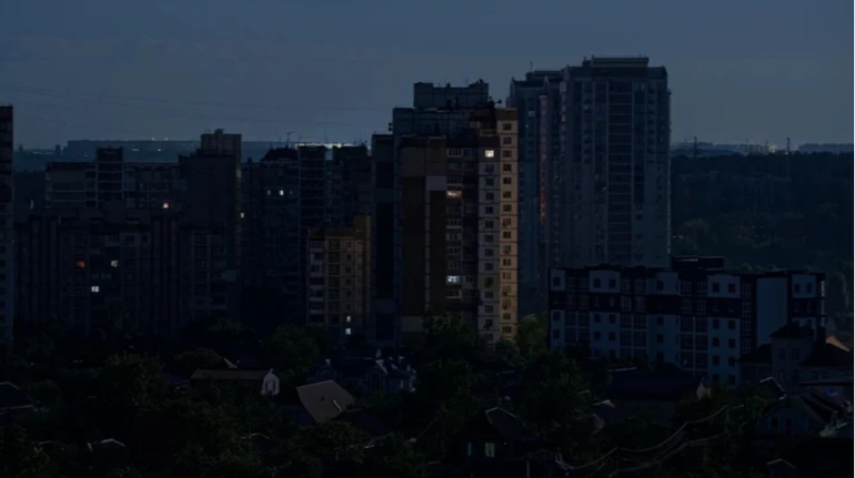 В четверг графики отключений света будут действовать по всей стране все сутки