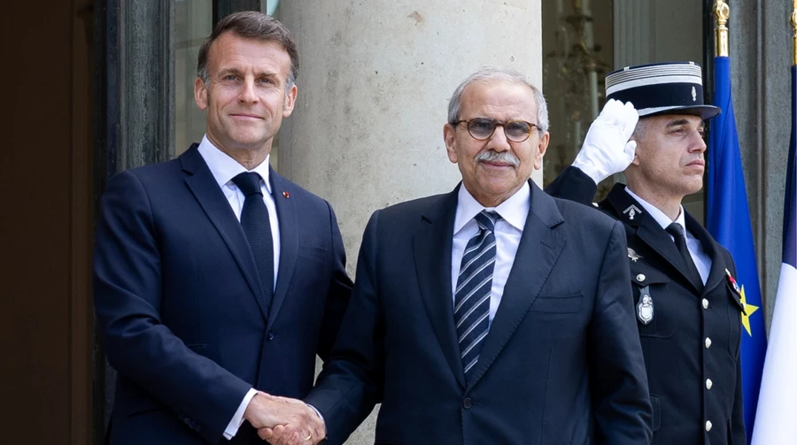 Макрон заявив про підтримку Лівану і помилку Хезболли