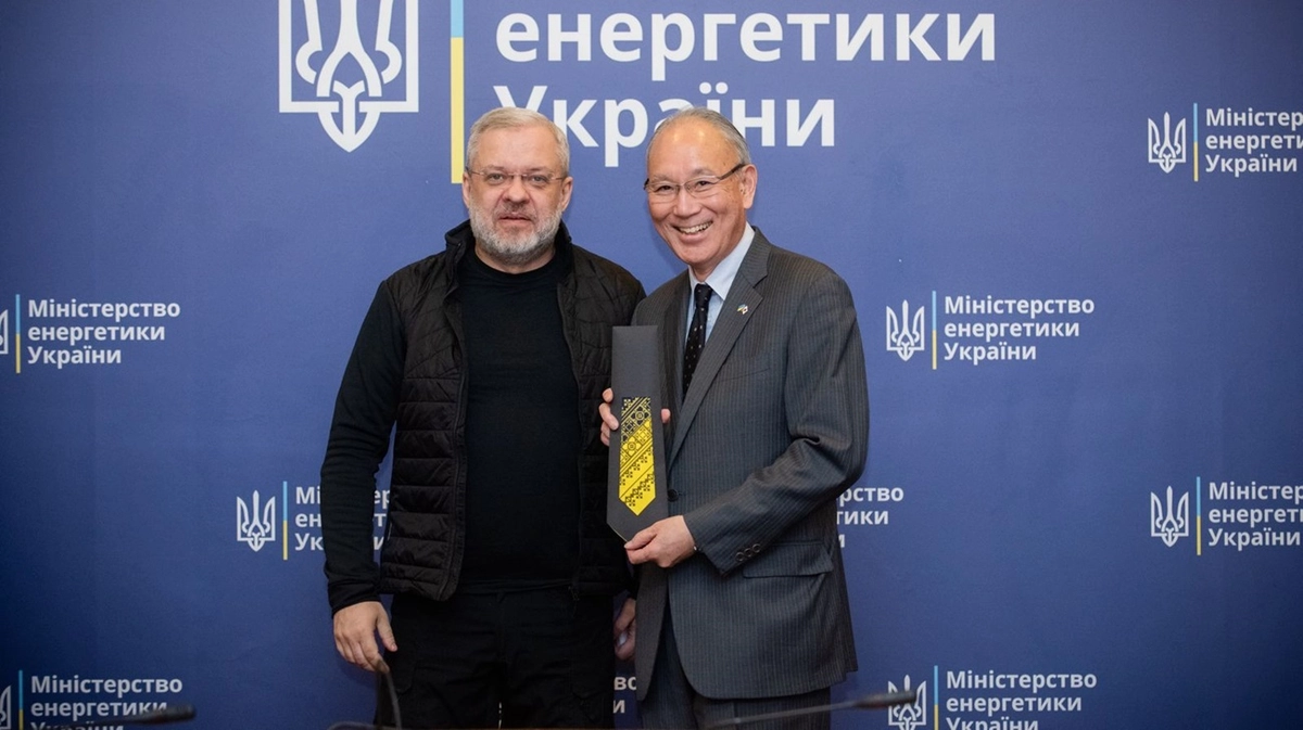 Japan hands over 12 loads of power equipment to Ukraine during Russian ...