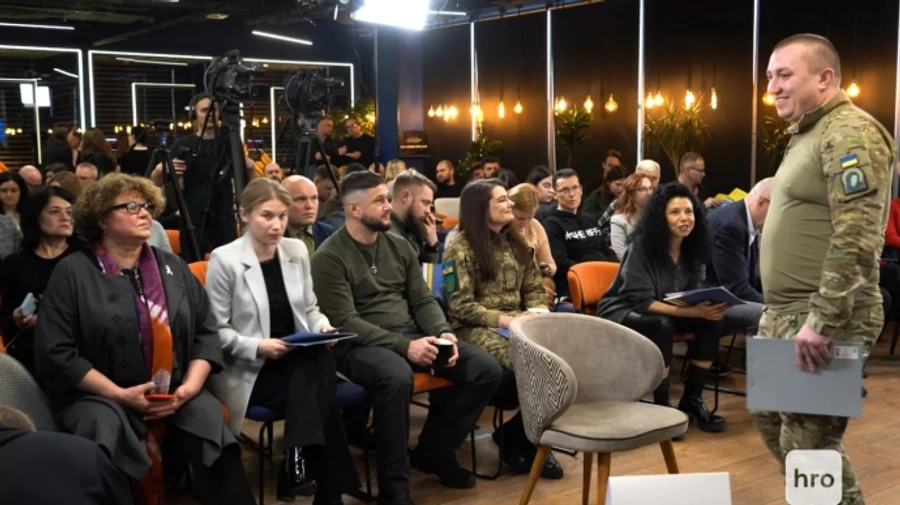 Імперія нерухомості, креветки, реп: колишній топ із СБУ просить грантові гроші – hromadske