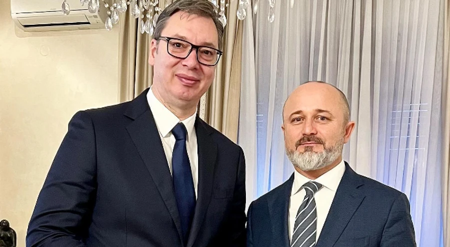 Президент Сербії сфотографувався у чеченському одязі з радником Кадирова