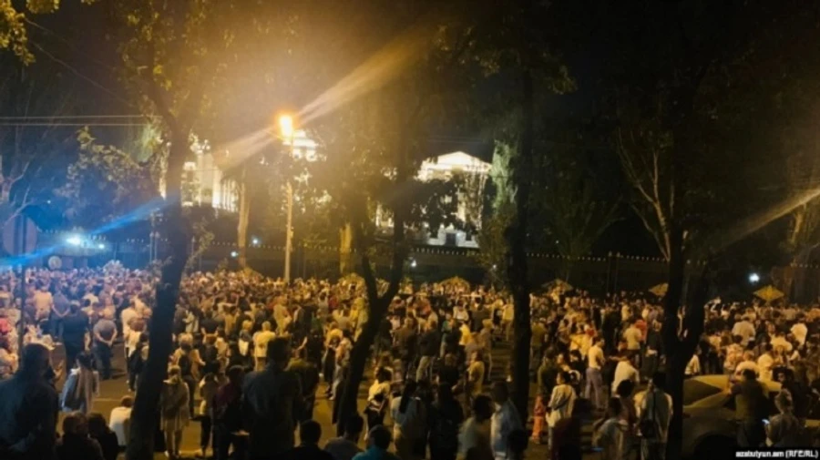 В Ереване – протесты из-за заявлений Пашиняна о якобы готовности к компромиссу с Азербайджаном