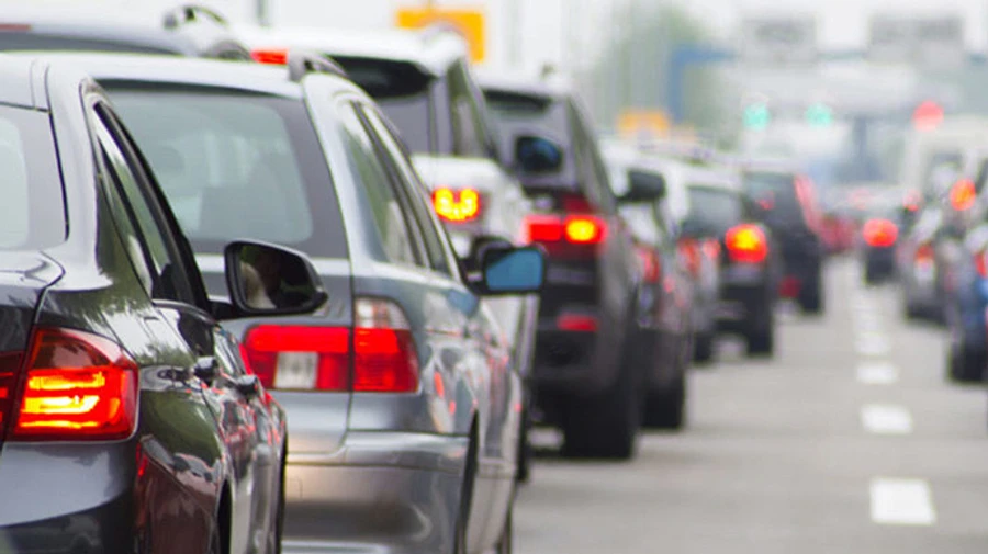 Hundreds of cars queue at exit from Zaporizhzhia: no movement due to shelling