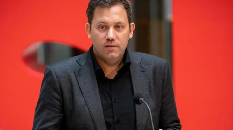 Глава партии власти Германии объявил Путина военным преступником