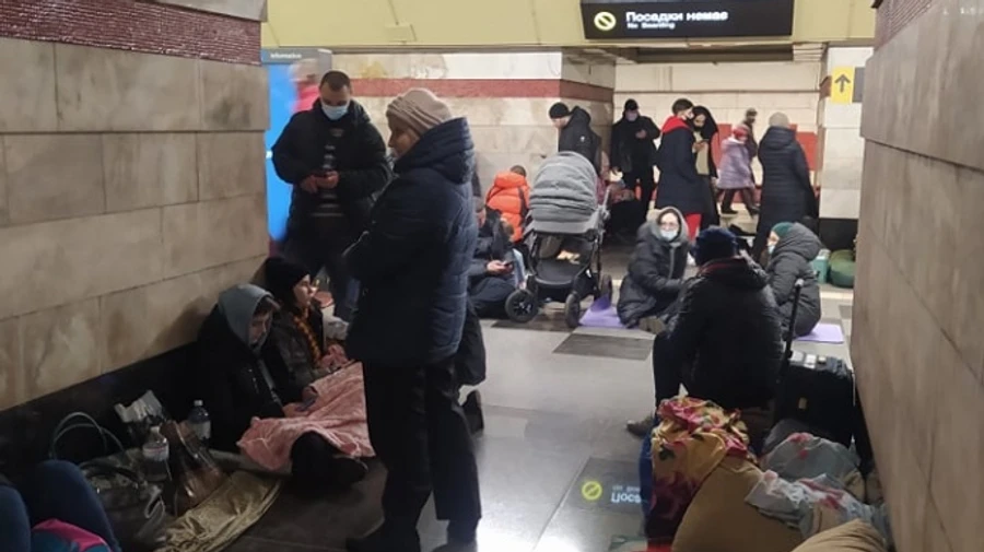 Червона гілка метро в Києві працює лише як укриття, їдуть лише зелена та синя