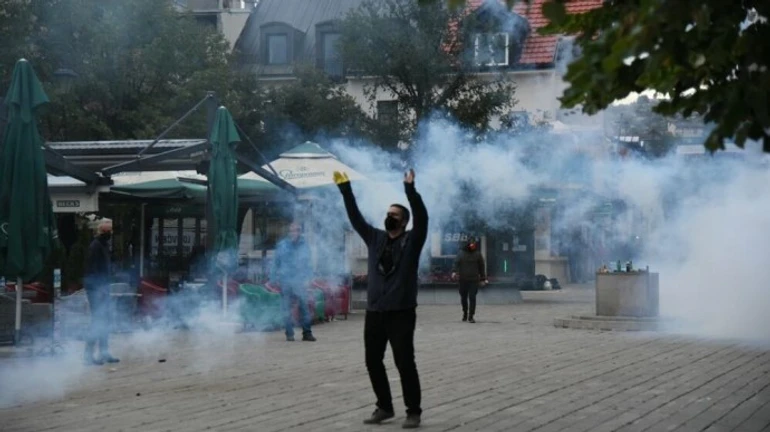 Горящие шины и слезоточивый газ: в Черногории стычки из-за интронизации митрополита