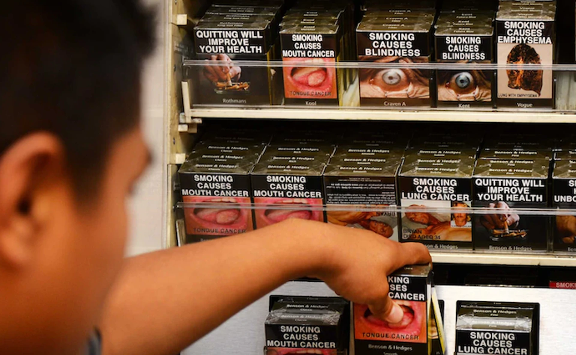 Вас досі намагаються переконати, що куріння – це класно. Говоримо про приховані маркетингові стратегії тютюнових компаній