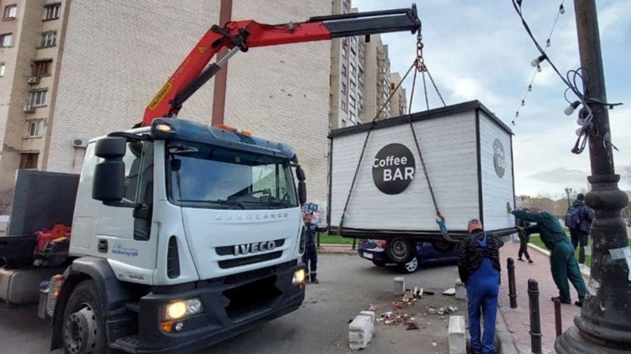 Керівник київського КП, яке демонтує кіоски: Ворота облили бензином і залишили погрози 